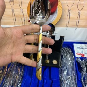 علبه من المعالق والشوك والسكاكين ارشيا اصلي